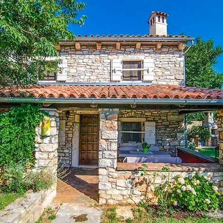 Joans Cottage *