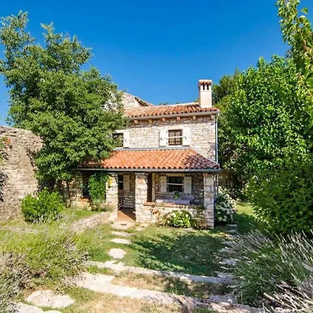 Joans Cottage *