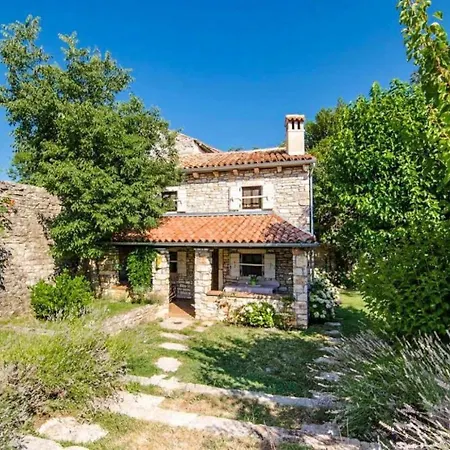 Joans Cottage *